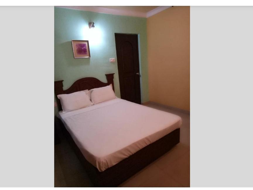 Hotel Priya Chengannur Экстерьер фото