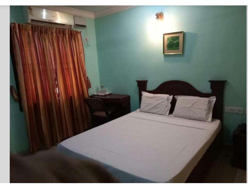 Hotel Priya Chengannur Экстерьер фото