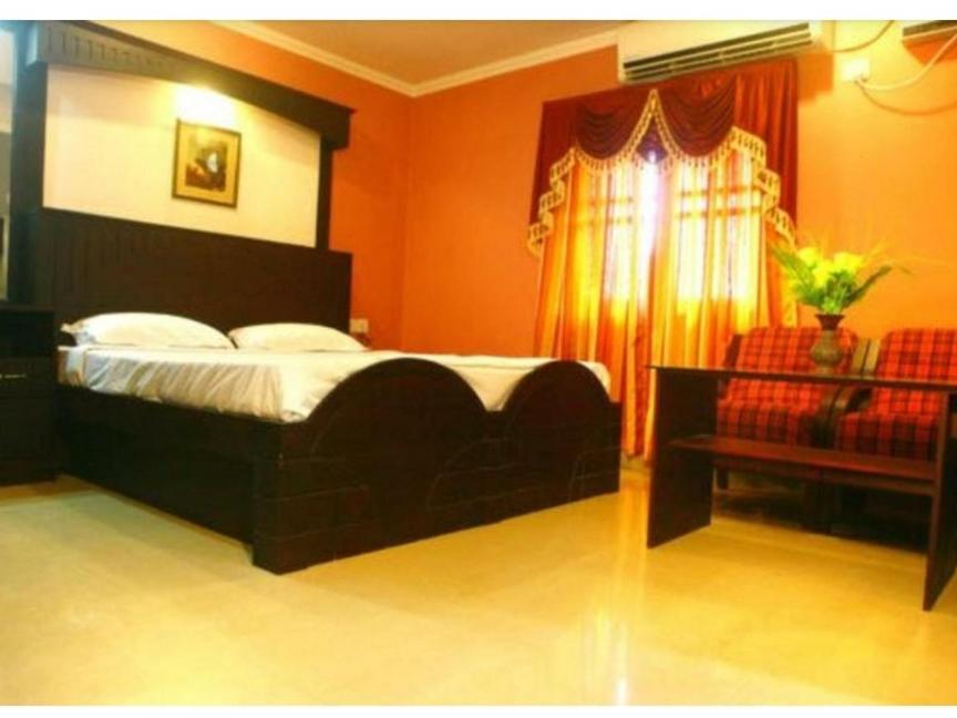 Hotel Priya Chengannur Экстерьер фото