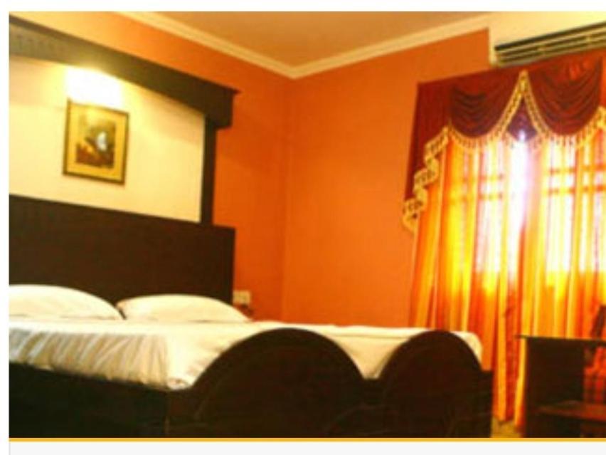 Hotel Priya Chengannur Экстерьер фото